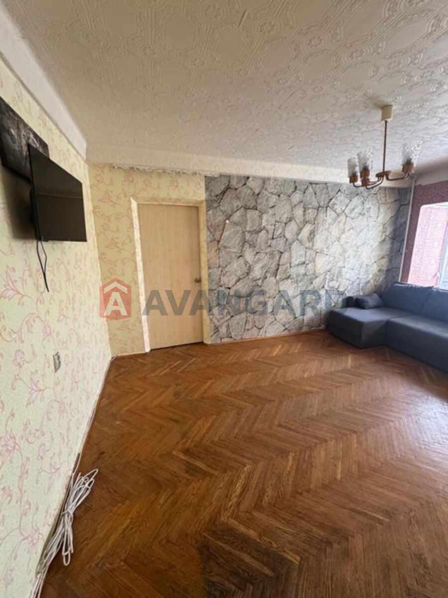 3 ��. ��������, 63/-/7 ��. �., 4/9 ������ ���� 4