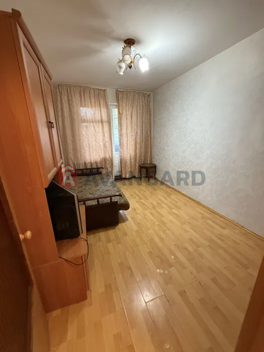 1 . , 32/-/8 . ., 4/9   2