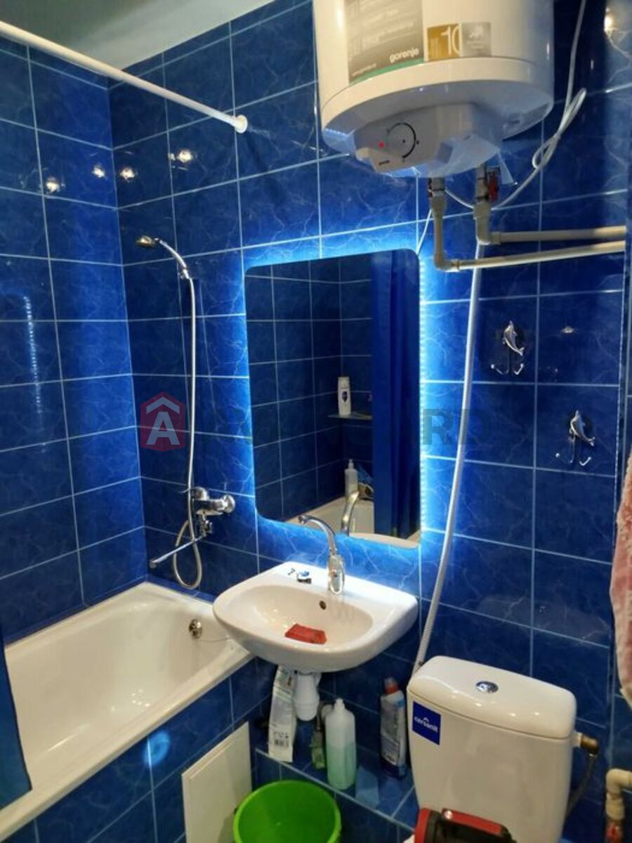 1 . , 33/-/7 . ., 2/9   8