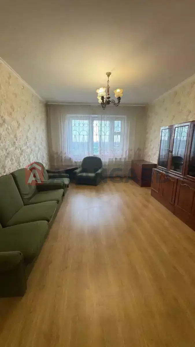 3 ����. ��������, 64/38/8 ��. �., 10/10 ���� ���� 10