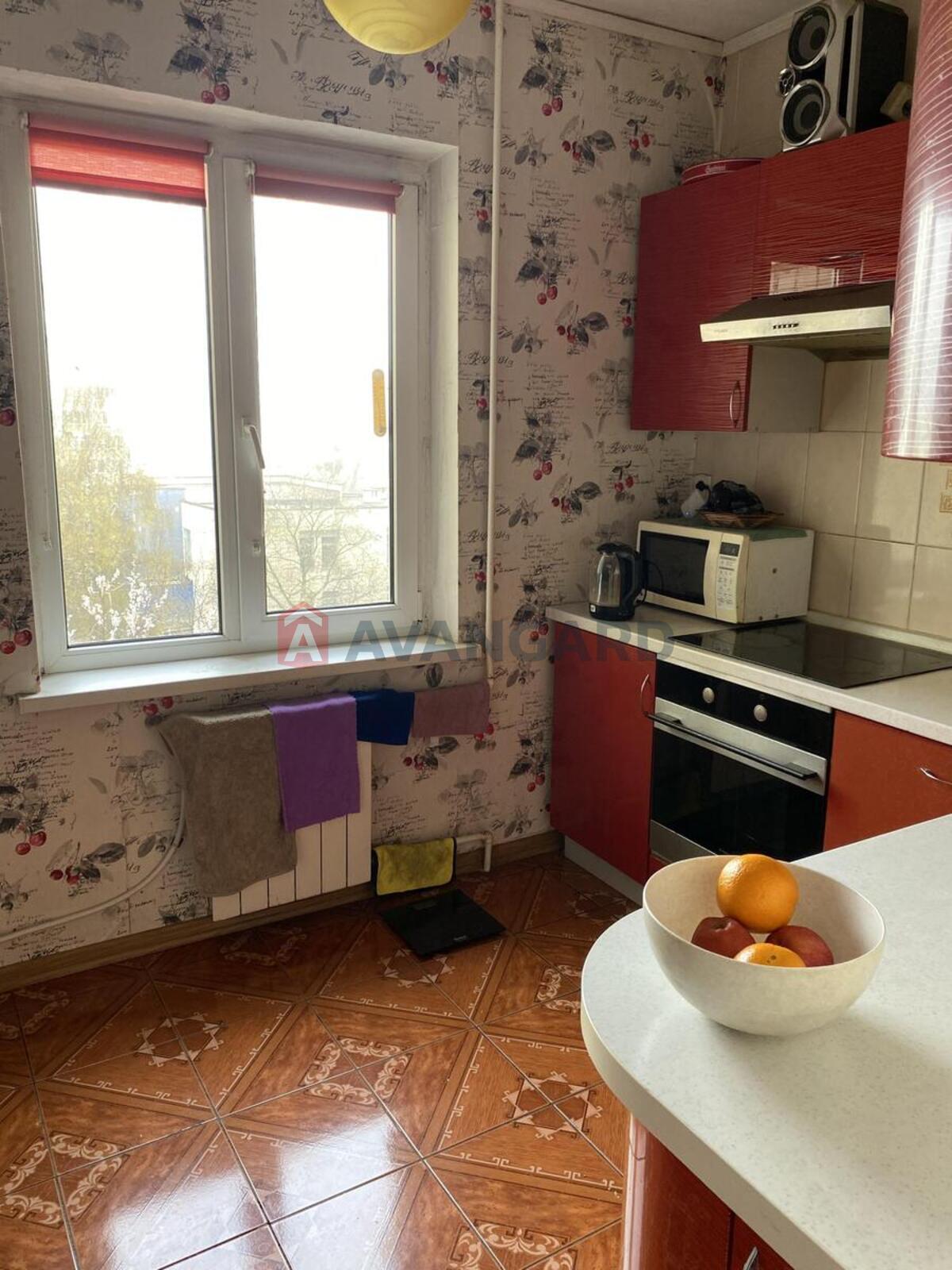 3 ��. ��������, 74/43/8 ��. �., 4/16 ������ ���� 10