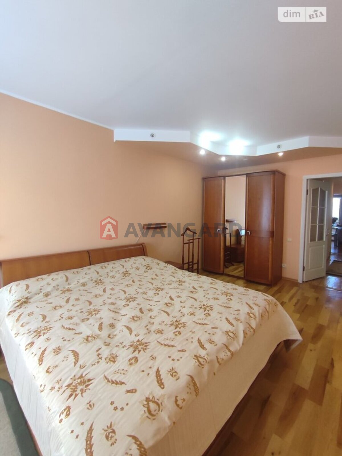 4 ��. ��������, 119/-/- ��. �., 5/5 ������ ���� 14