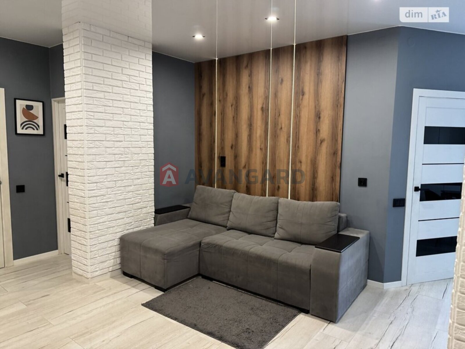 2 ��. ��������, 65/33/11 ��. �., 8/10 ������ ���� 21