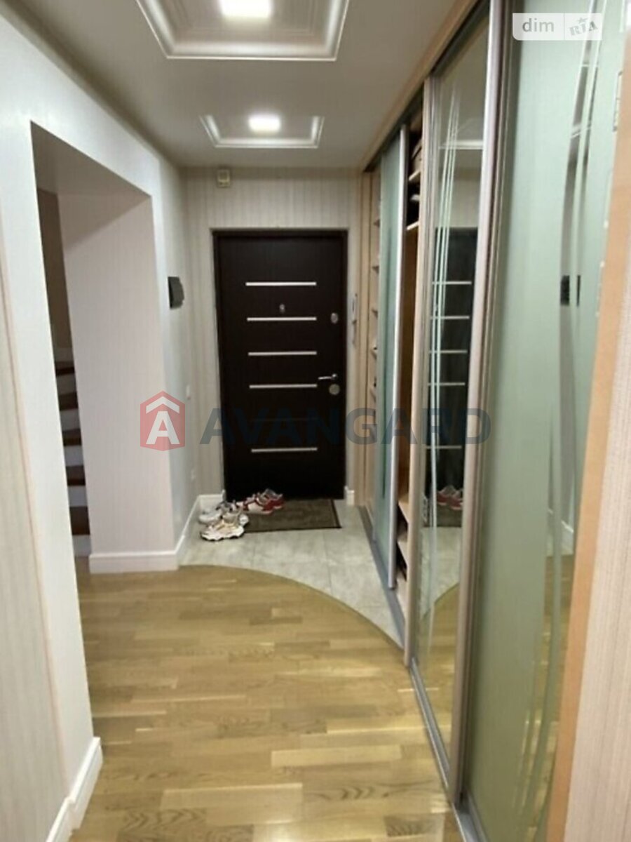 3 ��. ��������, 95/52/10 ��. �., 4/5 ������ ���� 5