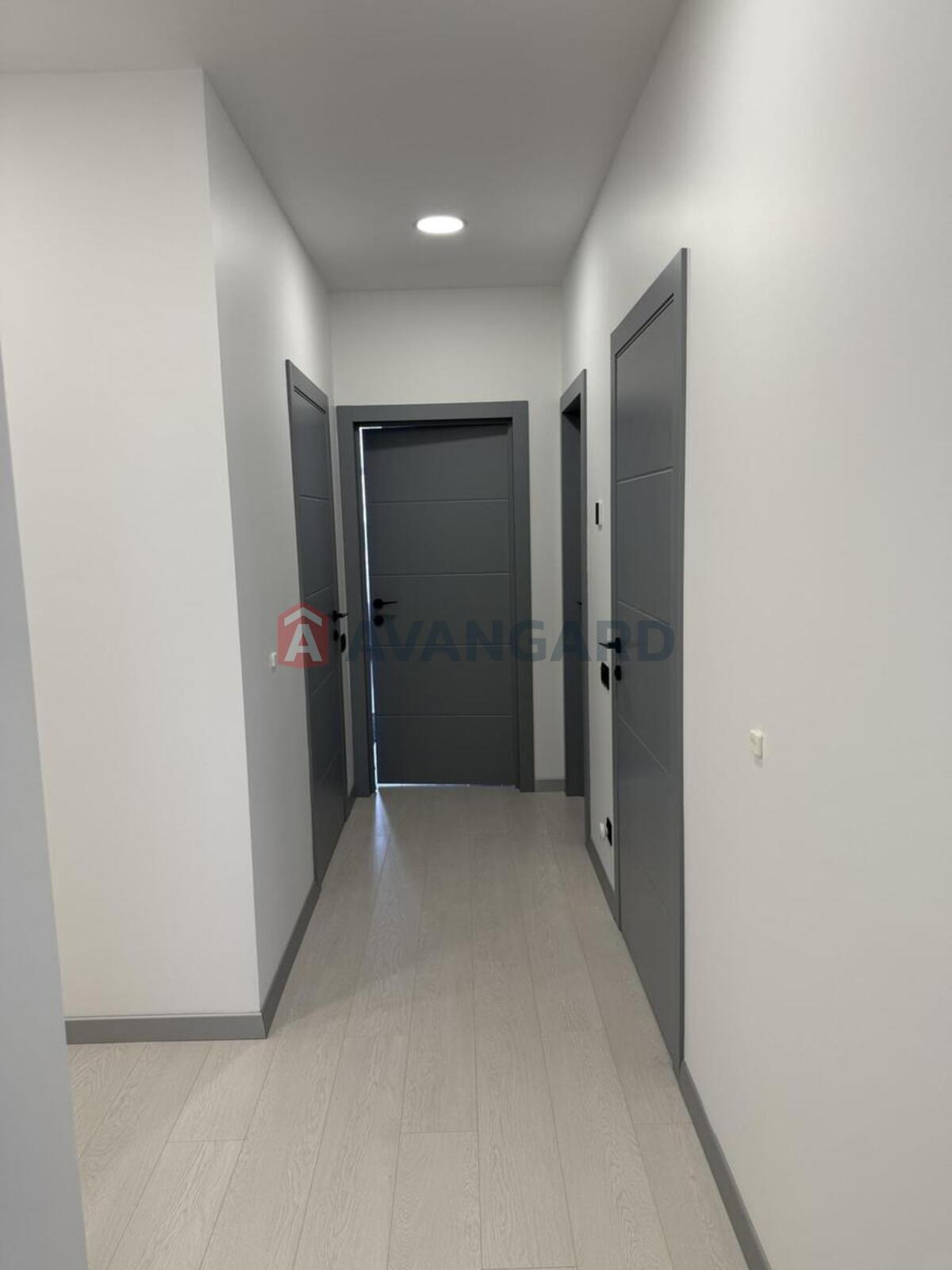 3 ��. ��������, 89/60/18 ��. �., 9/9 ������ ���� 21