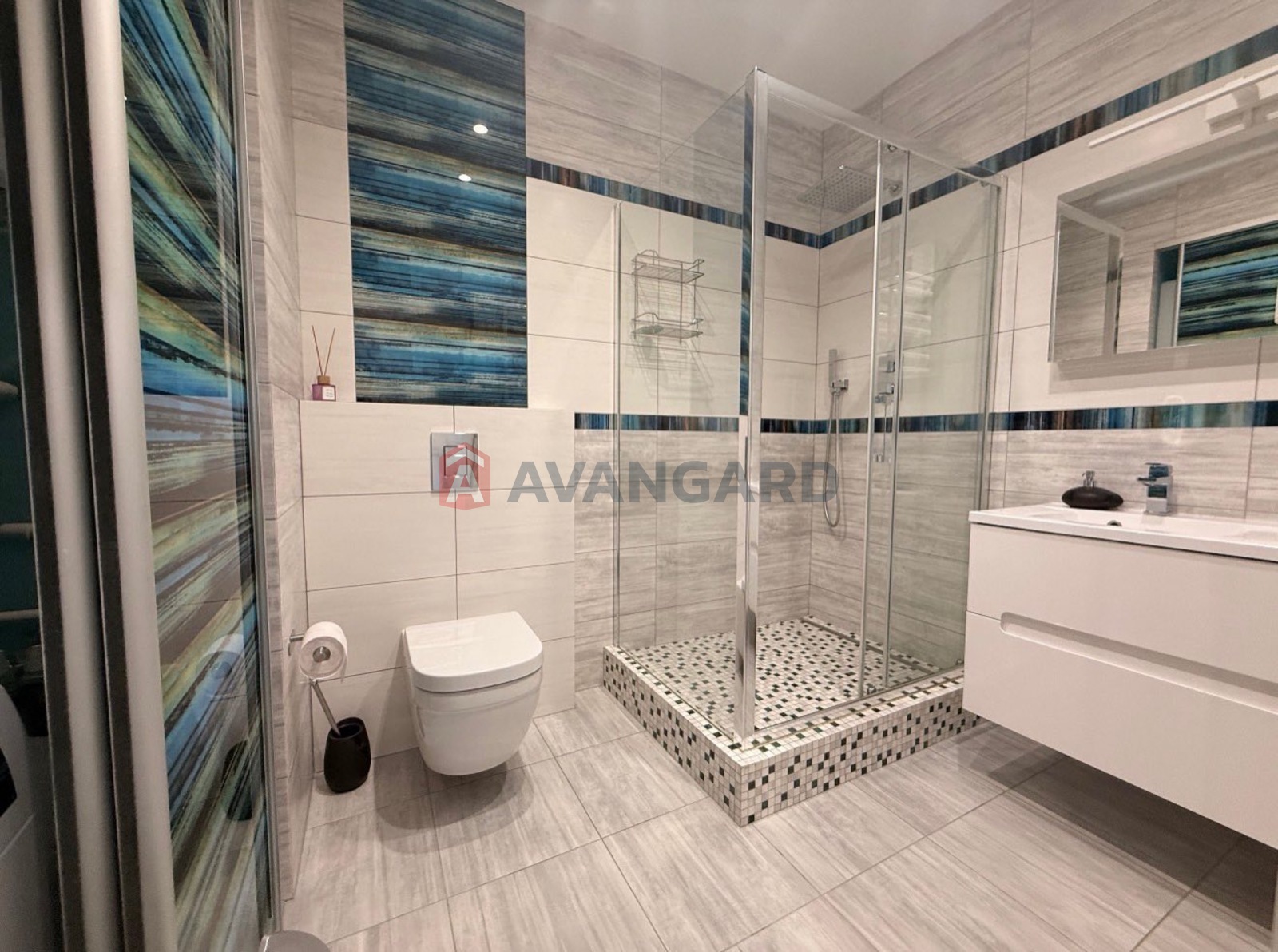 2 ��. ��������, 68/30/25 ��. �., 2/4 ������ ���� 17