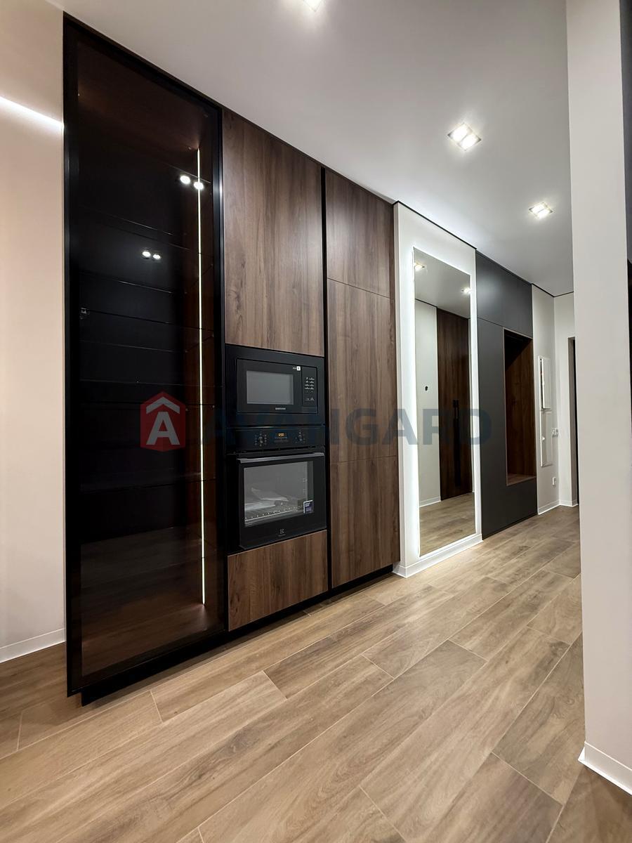 3 ��. ��������, 76.7 / 35 / 23 ��. �., 11/25 ������ ���� 8