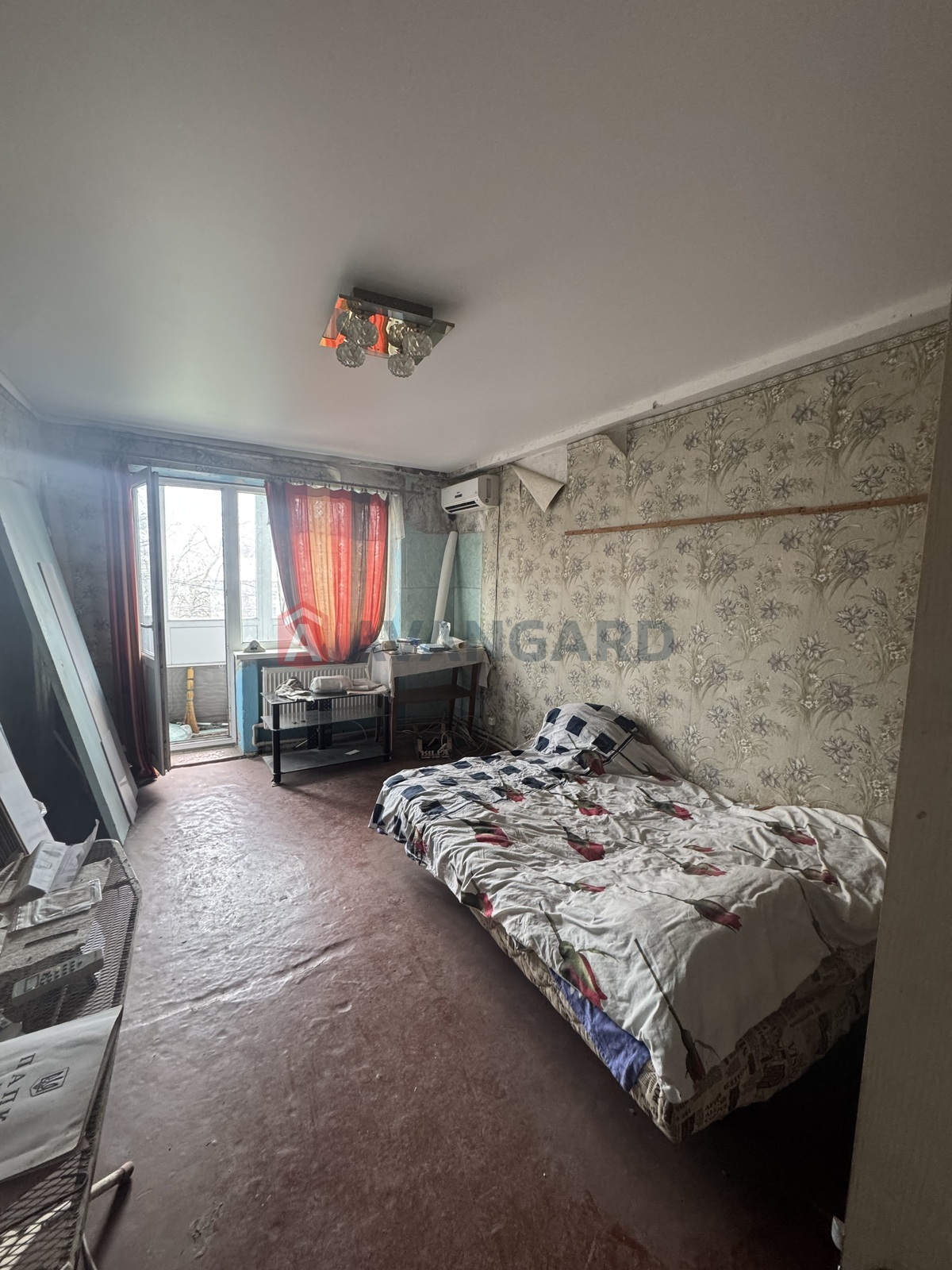 1 ��. ��������, 32,8/14,8/8,6 ��. �., 3/5 ������ ���� 3