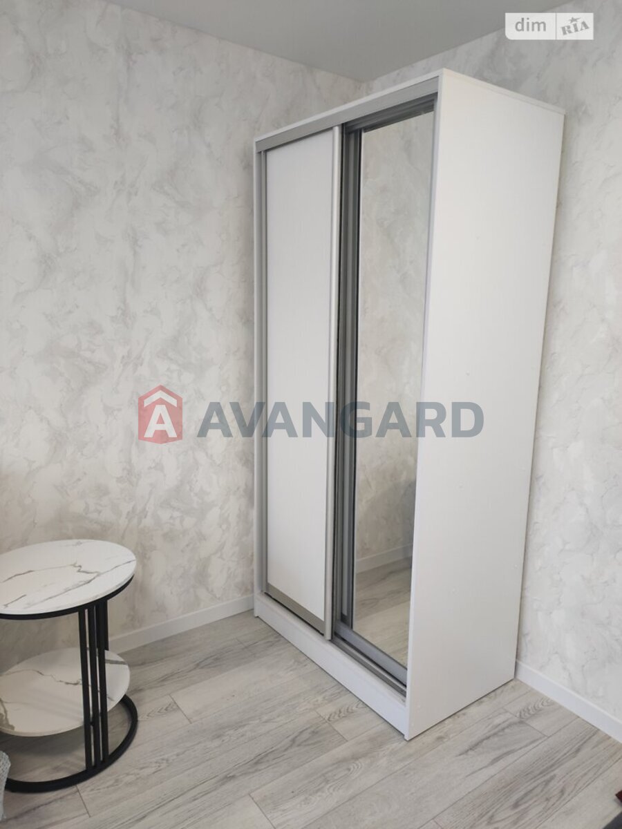 1 ��. ��������, 25/19/- ��. �., 3/4 ������ ���� 9