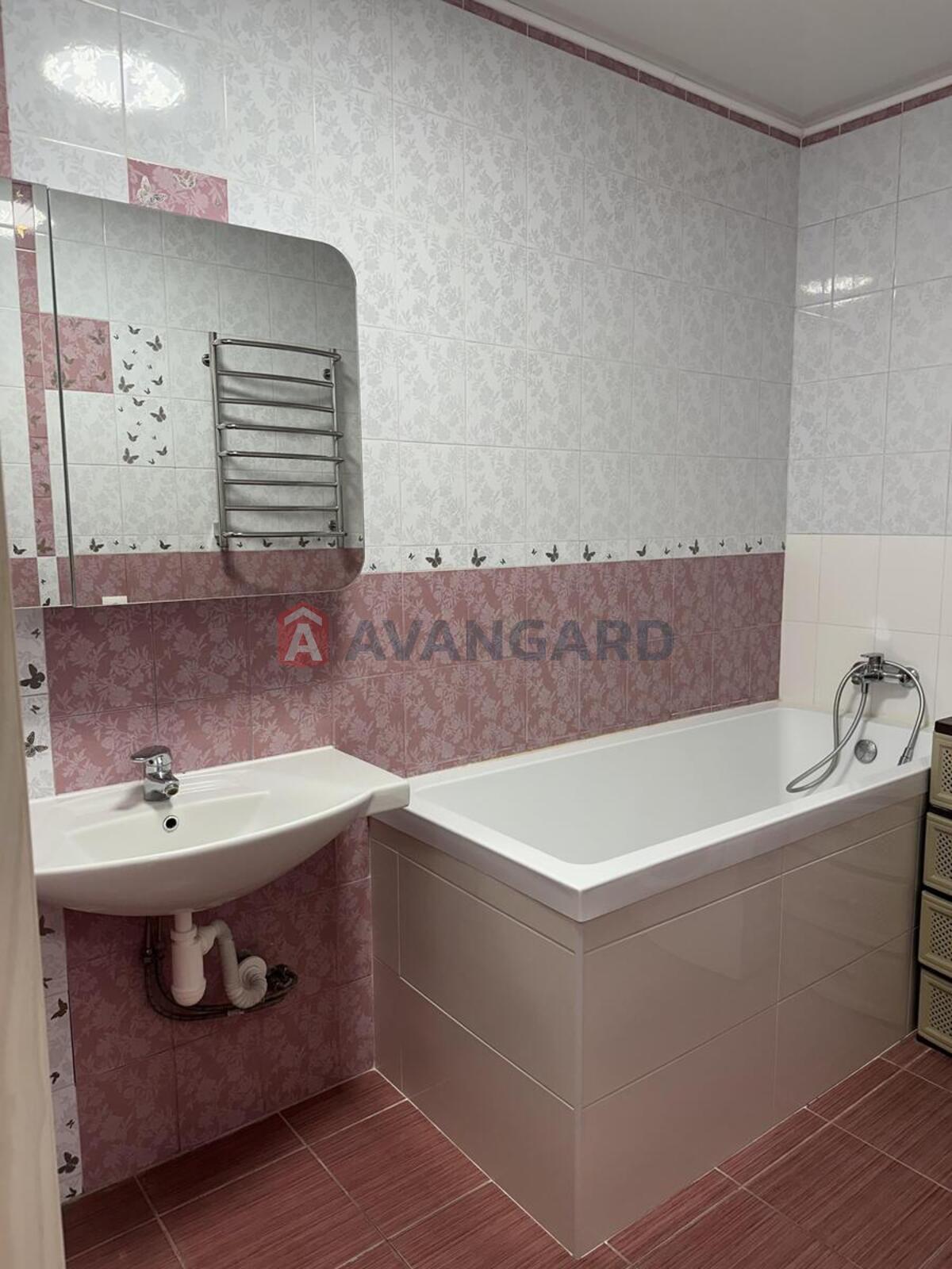 3 ��. ��������, 87/60/18 ��. �., 21/24 ������ ���� 9