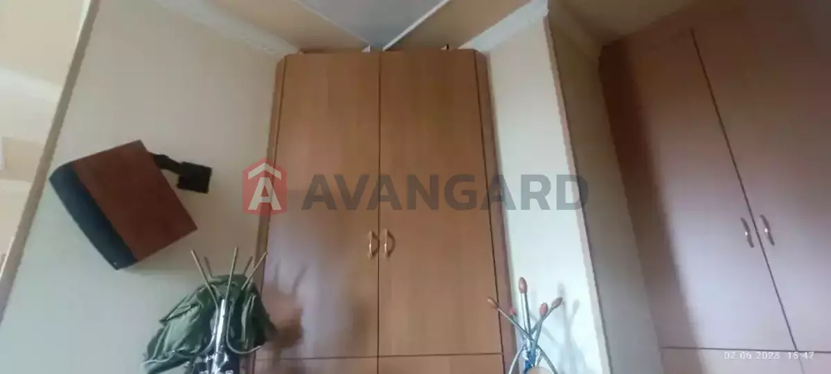 3 ��. ��������, 76/-/10 ��. �., 8/10 ������ ���� 12