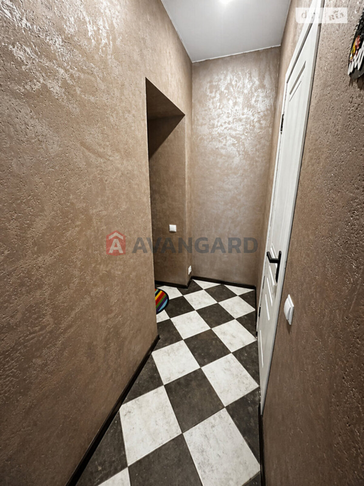 1 ��. ��������, 37/15/8 ��. �., 1/2 ������ ���� 8