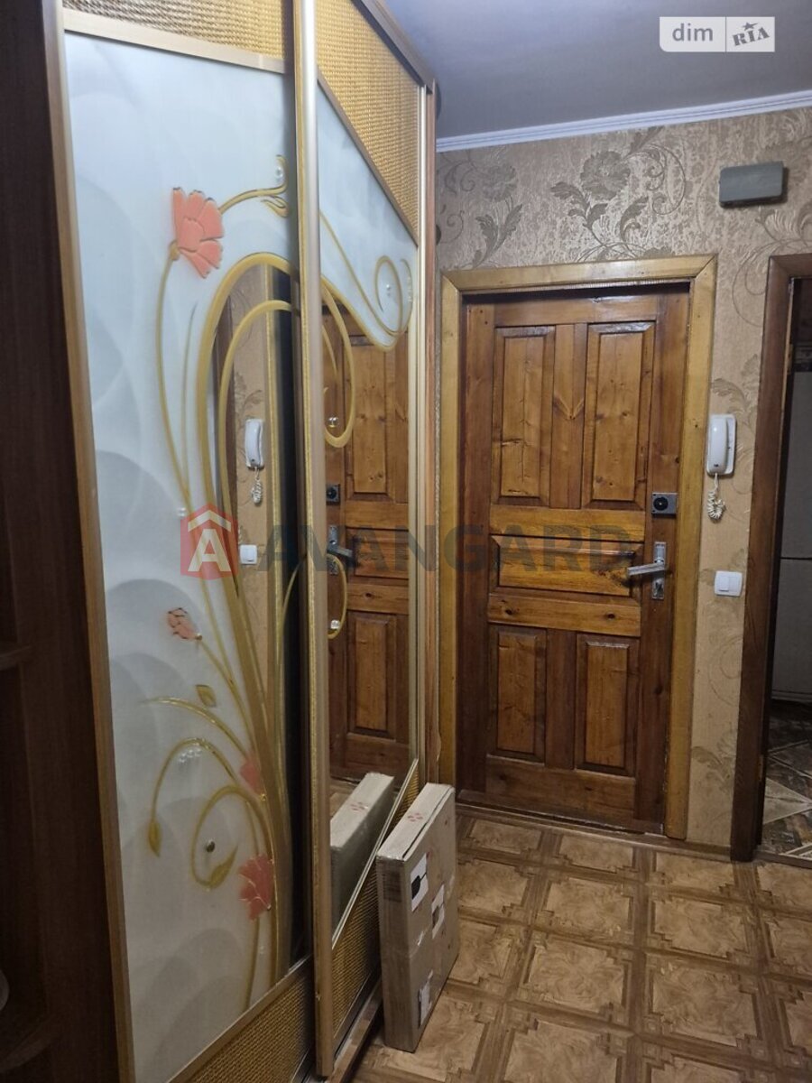 3 ��. ��������, 64/50/9 ��. �., 8/10 ������ ���� 20