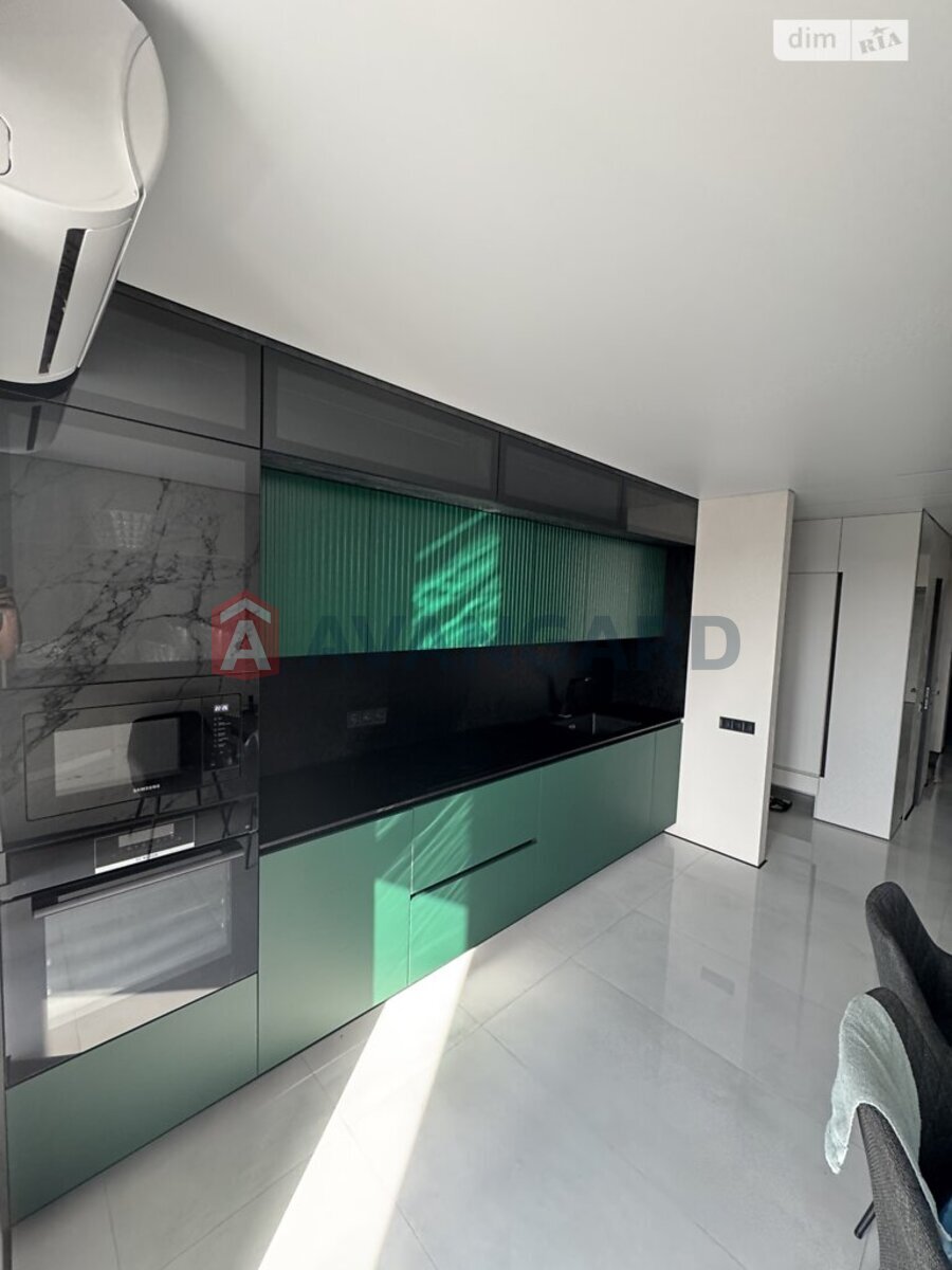 3 ��. ��������, 97/60/17 ��. �., 5/6 ������ ���� 18