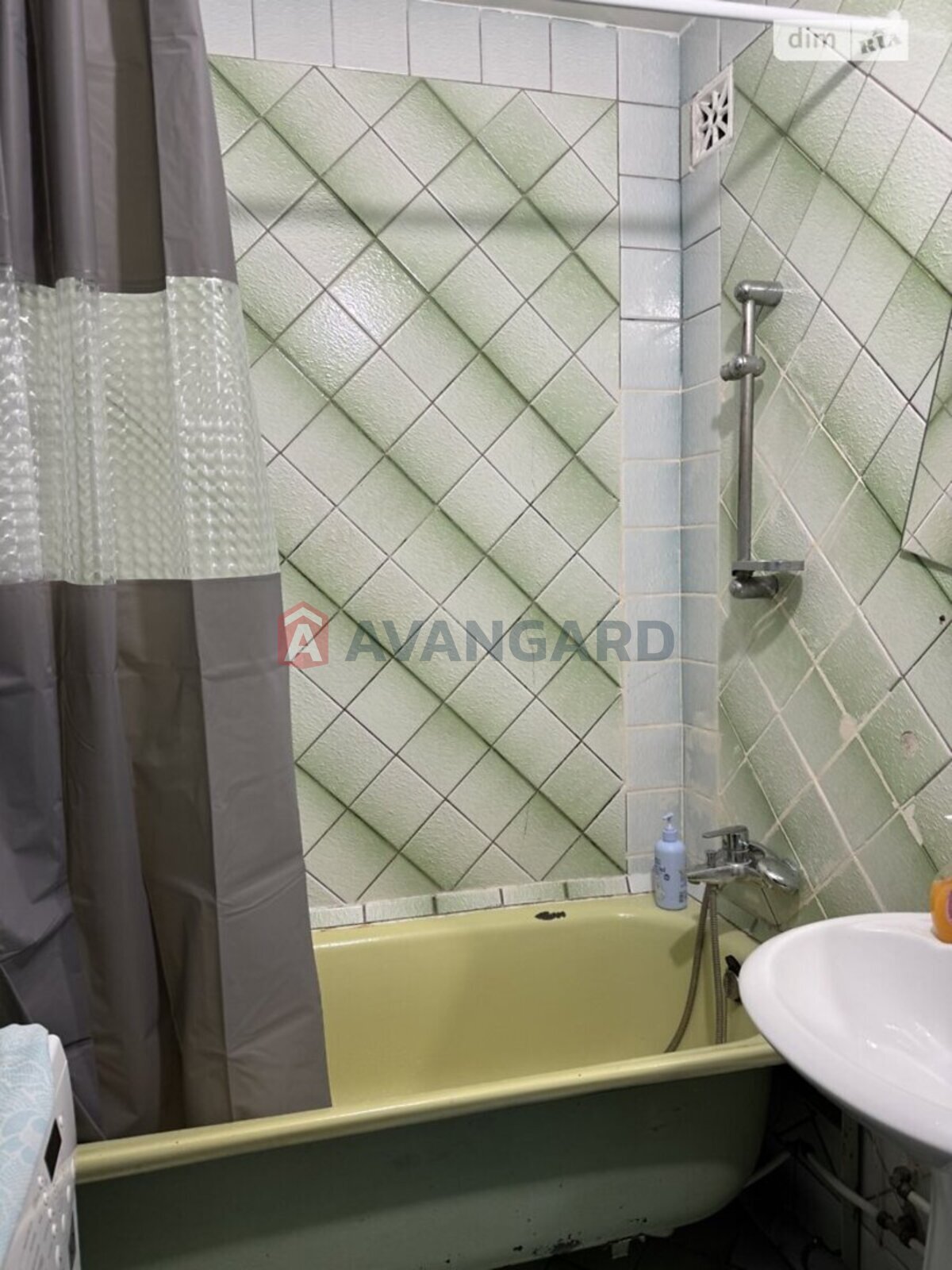 3 ��. ��������, 68/42/8 ��. �., 4/9 ������ ���� 6