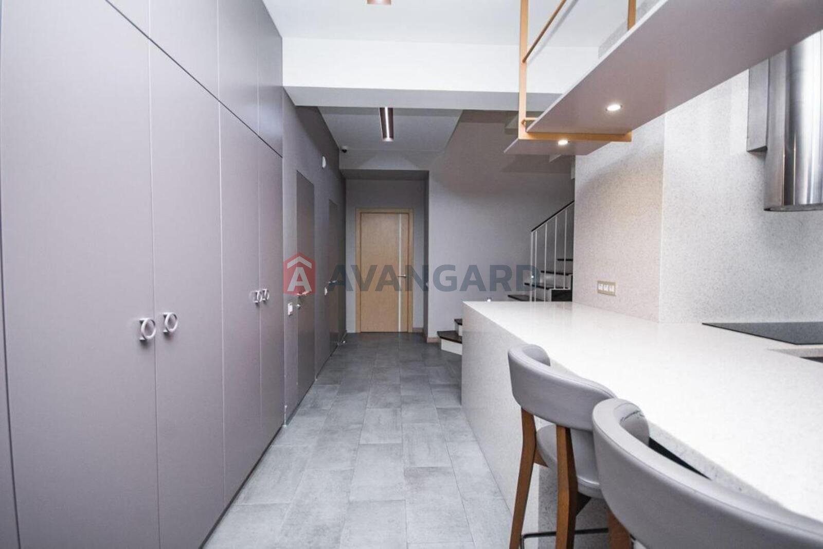 4 ��. ��������, 195/102/15 ��. �., 18/19 ������ ���� 3