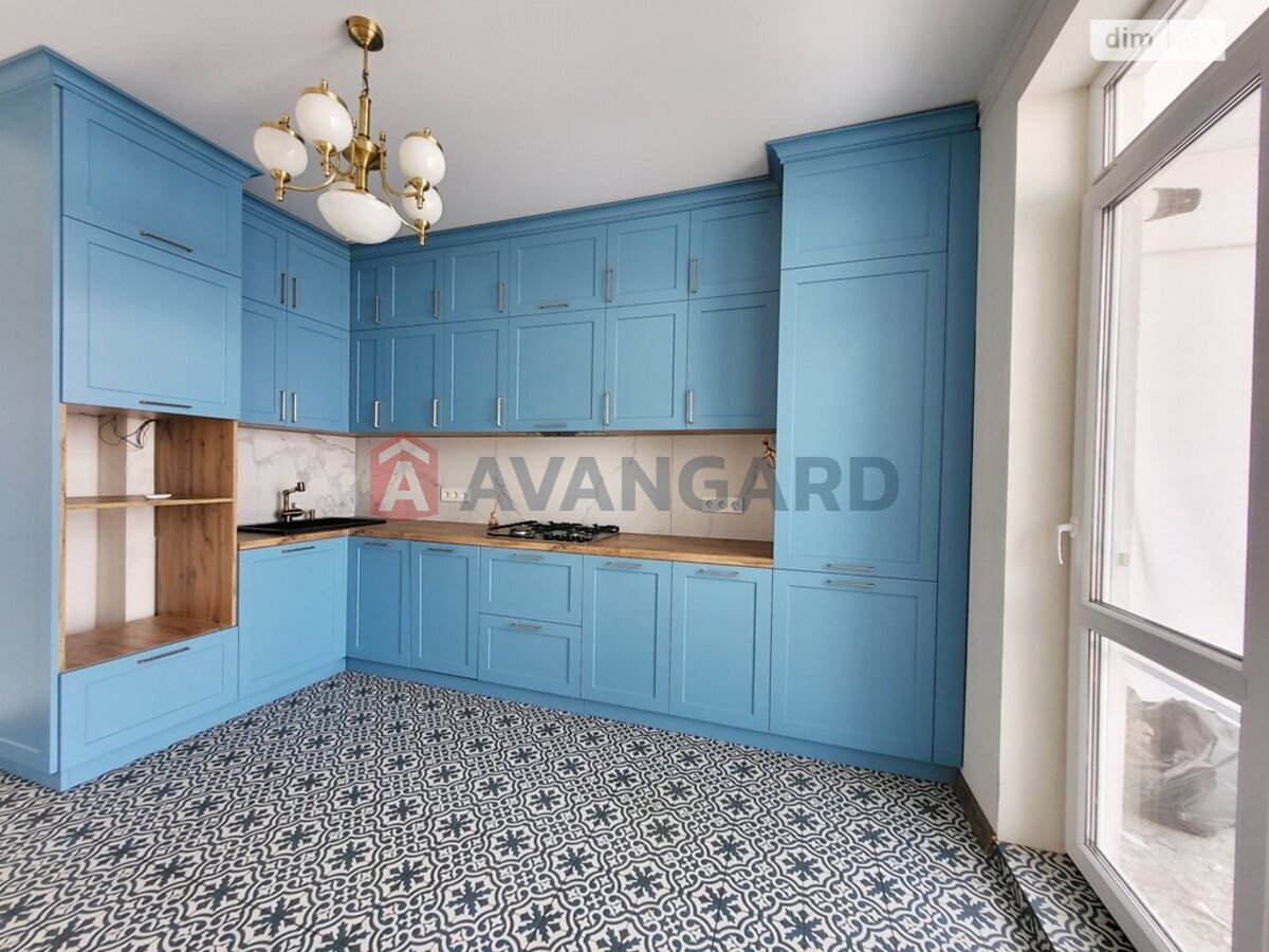 3 ����. ��������, 82/43/12 ��. �., 7/7 ���� ���� 7