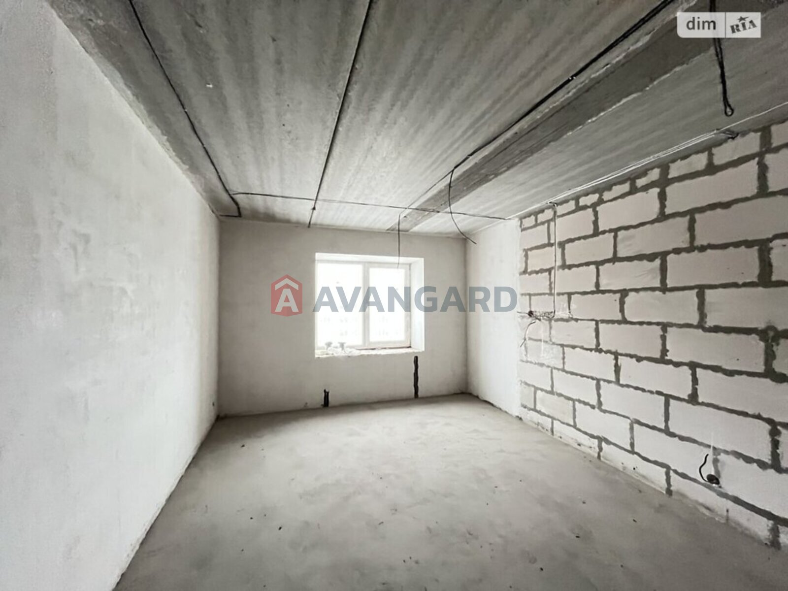 2 ��. ��������, 124/42/52 ��. �., 10/14 ������ ���� 18