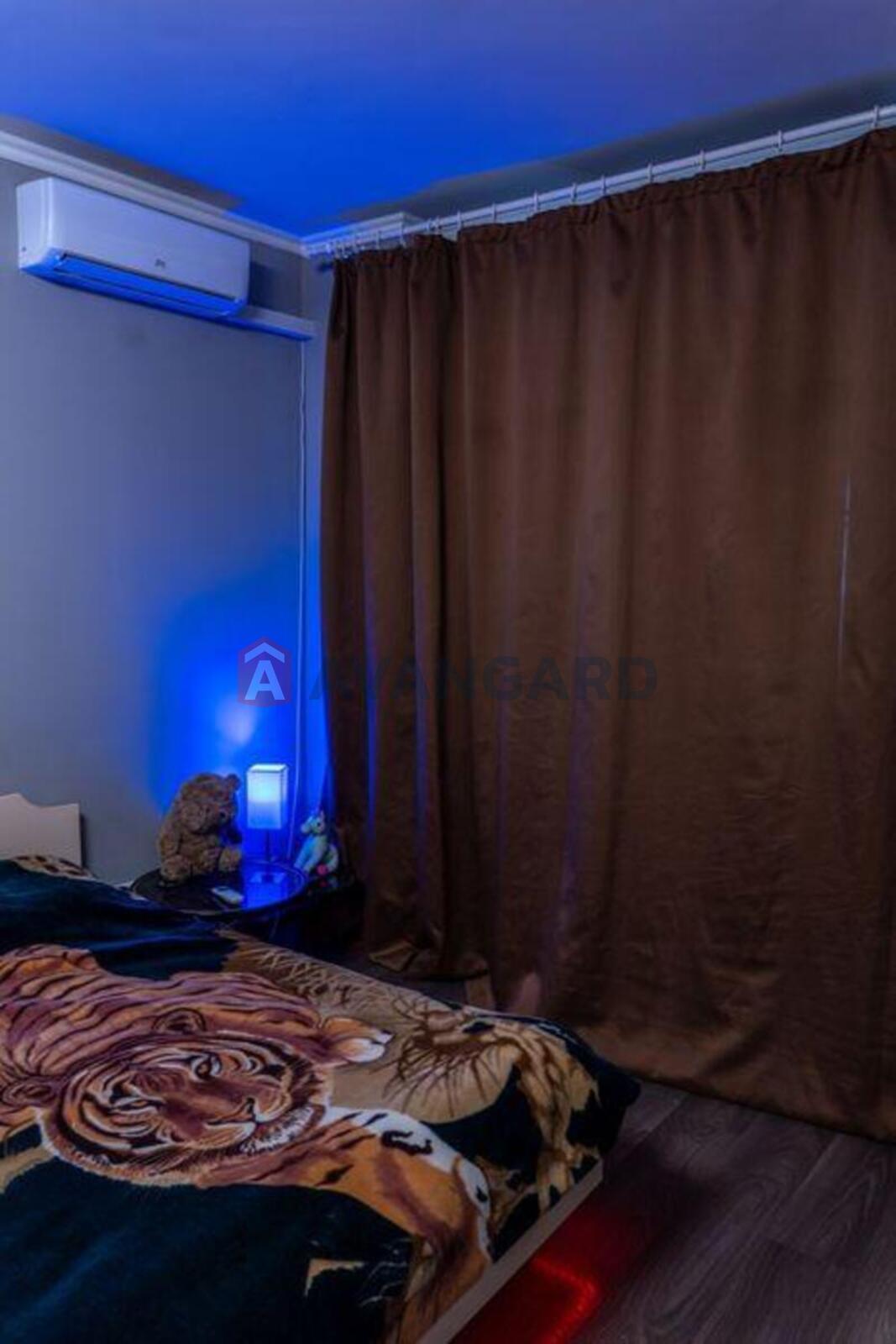 1 ��. ��������, 53/-/14 ��. �., 6/24 ������ ���� 4