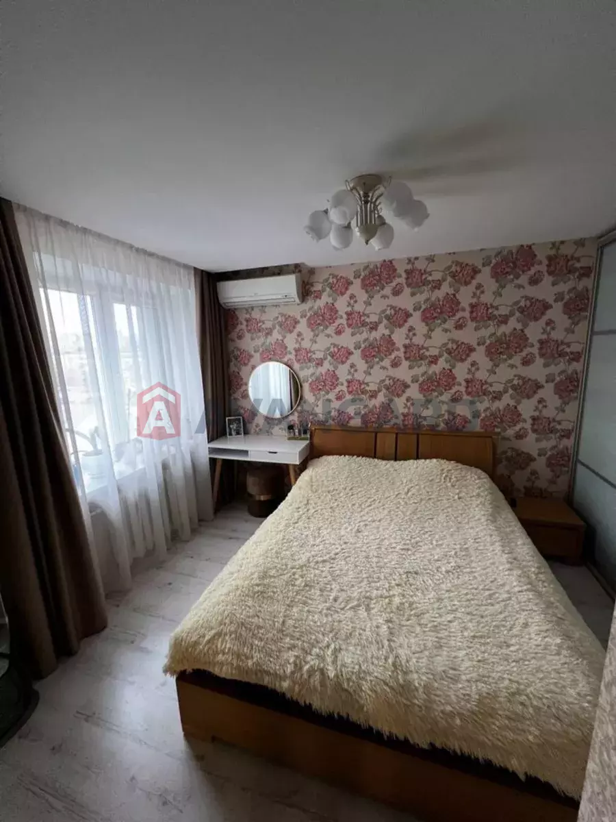 3 ����. ��������, 80/-/11 ��. �., 8/12 ���� ���� 8