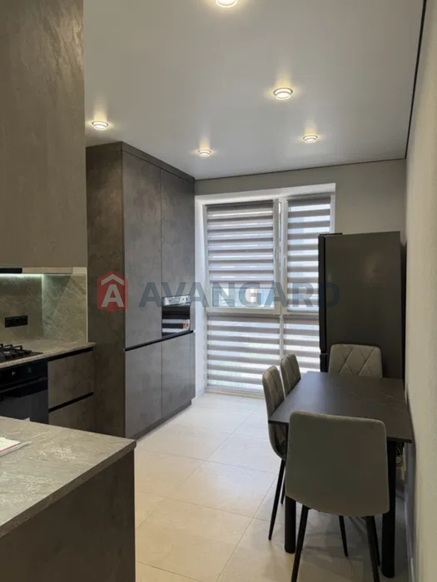 1 ��. ��������, 47/-/16 ��. �., 3/10 ������ ���� 8