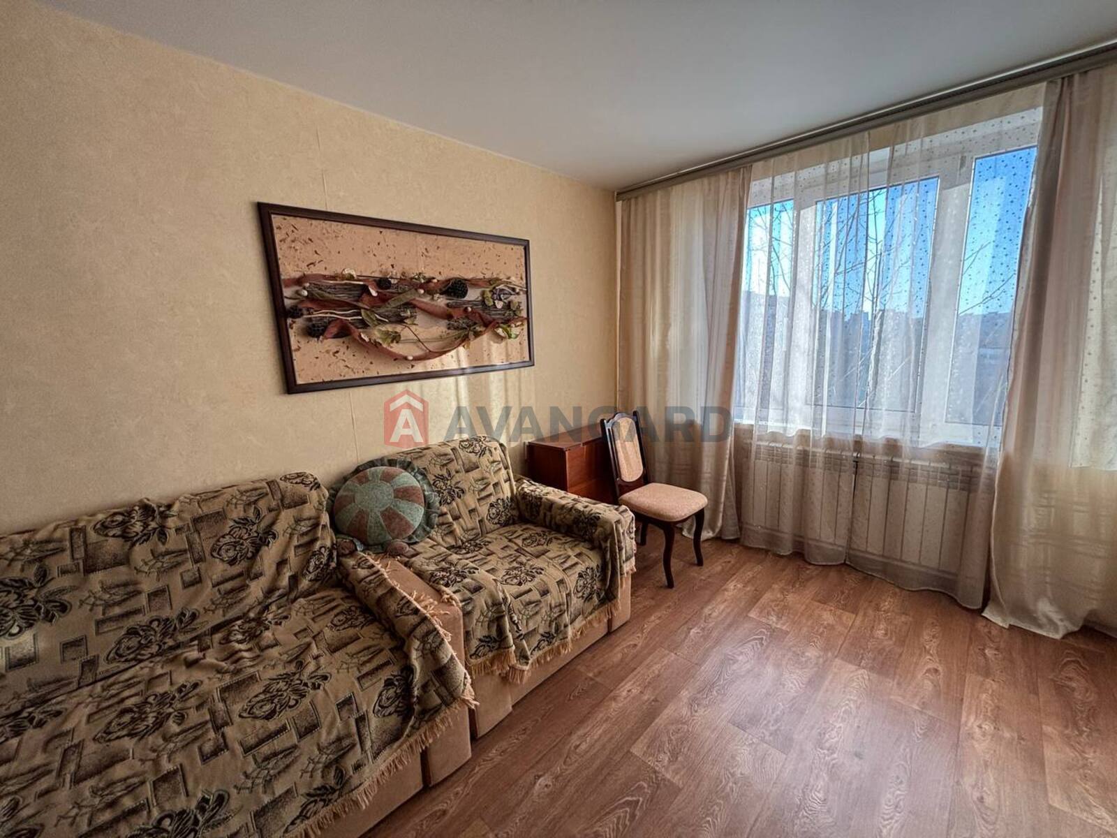 3 ��. ��������, 72/-/9 ��. �., 7/9 ������ ���� 8