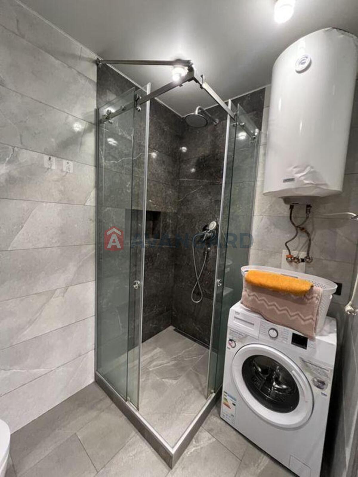 1 ��. ��������, 44/-/12 ��. �., 8/8 ������ ���� 9