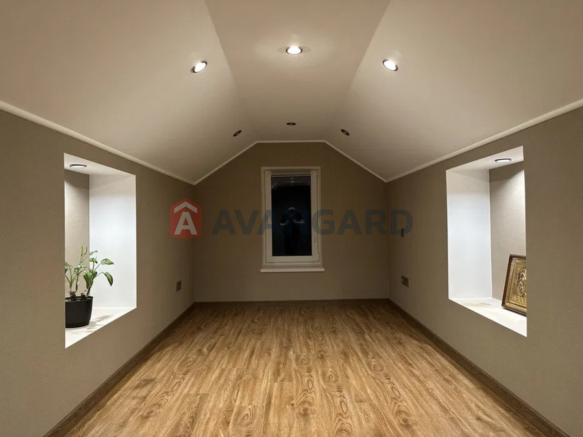 3 ��. ��������, 124/-/52 ��. �., 5/5 ������ ���� 22