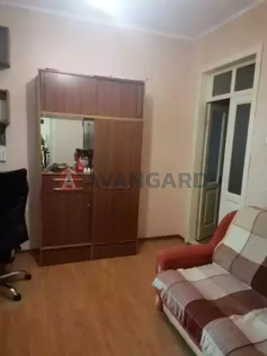 5 ��. ��������, 100/-/- ��. �., 2/3 ������ ���� 4