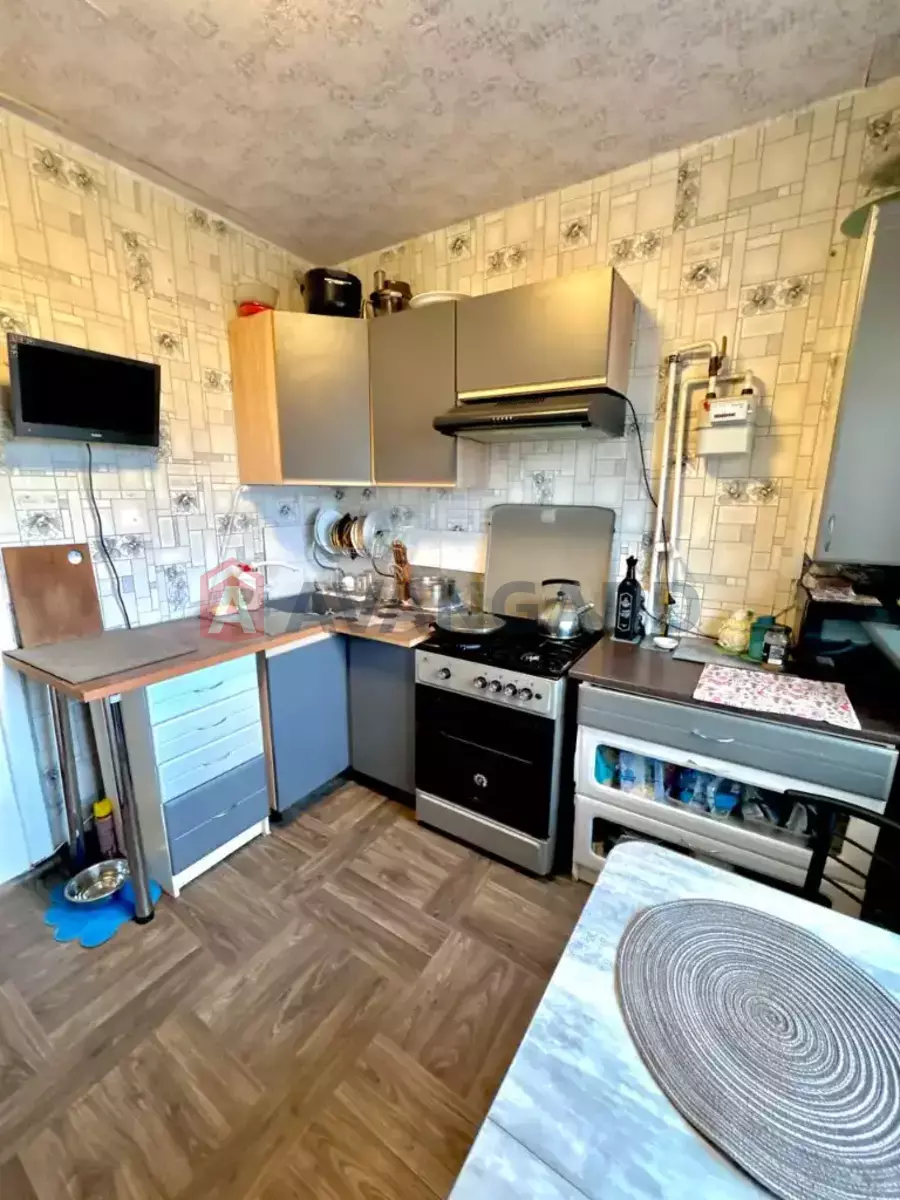 3 ��. ��������, 71/43/8 ��. �., 9/9 ������ ���� 15