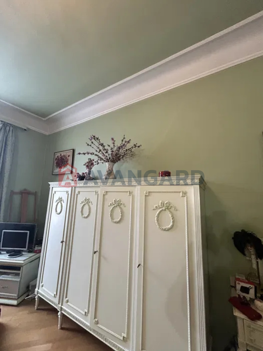 3 ��. ��������, 102/-/12 ��. �., 4/5 ������ ���� 5