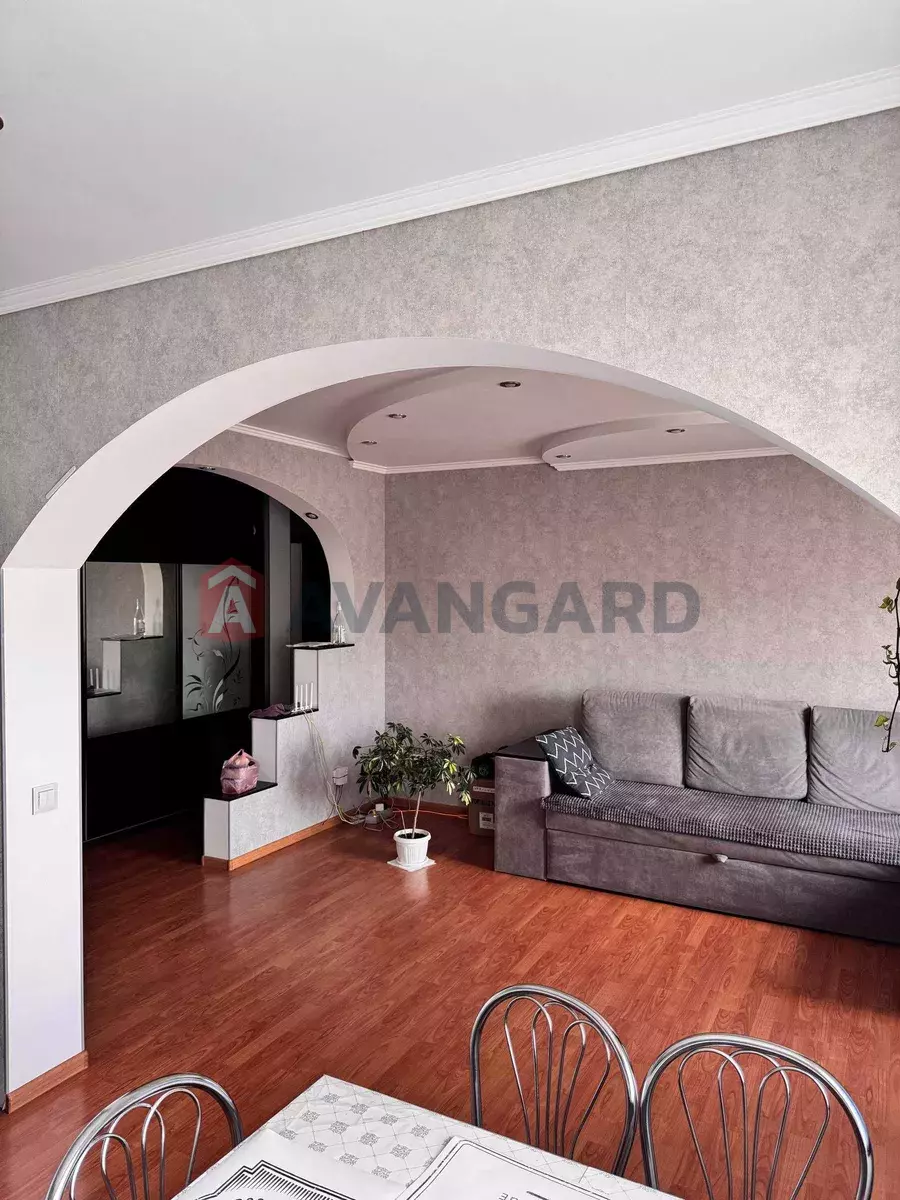 3 ����. ��������, 64/-/11 ��. �., 7/9 ���� ���� 9