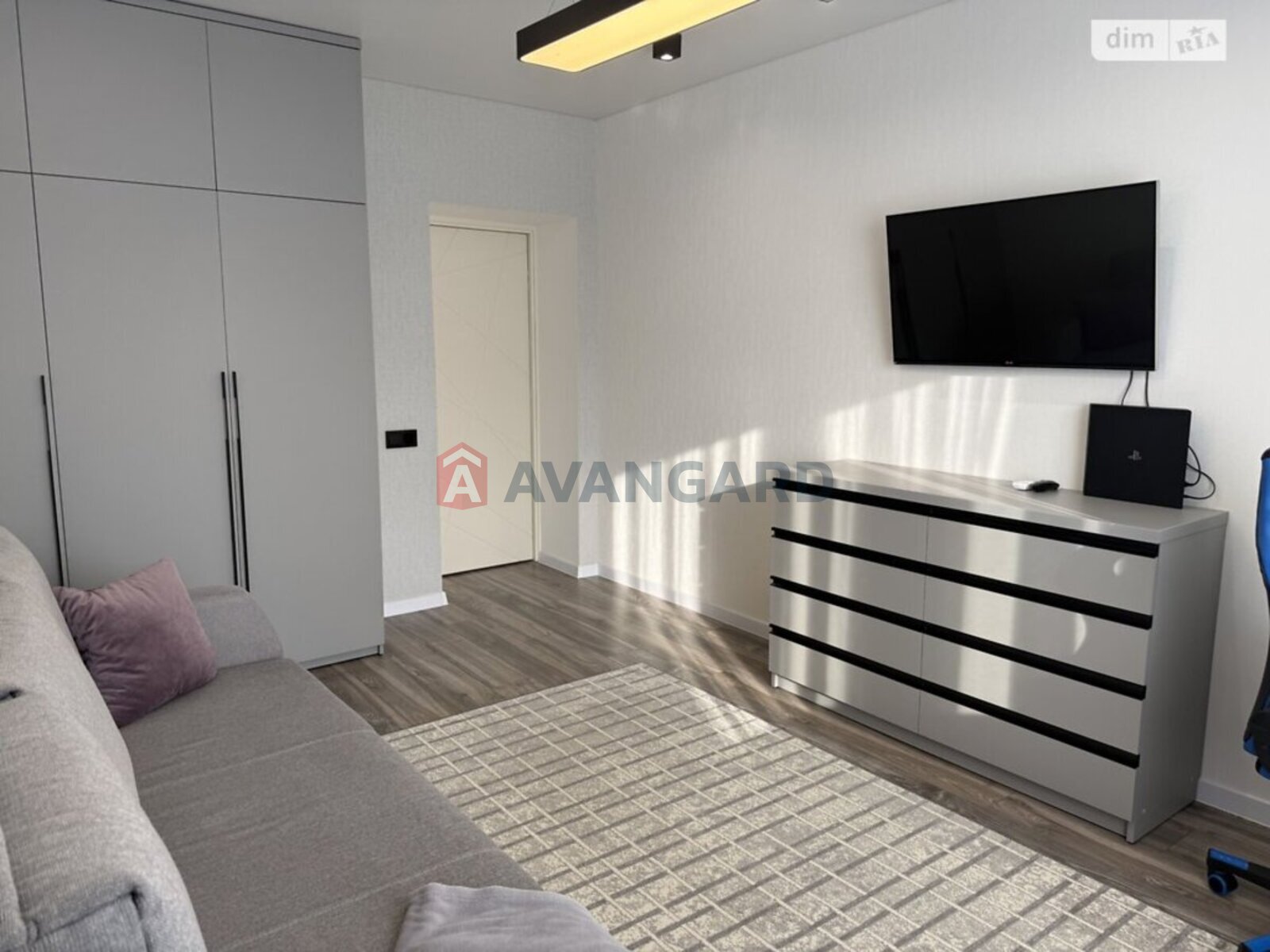 2 ����. ��������, 69/32/23 ��. �., 8/8 ���� ���� 14