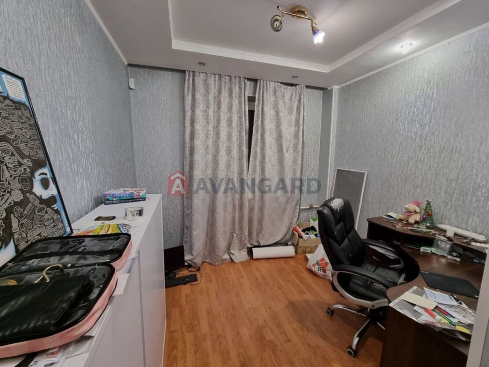 4 ��. ��������, 77/-/9 ��. �., 6/9 ������ ���� 5