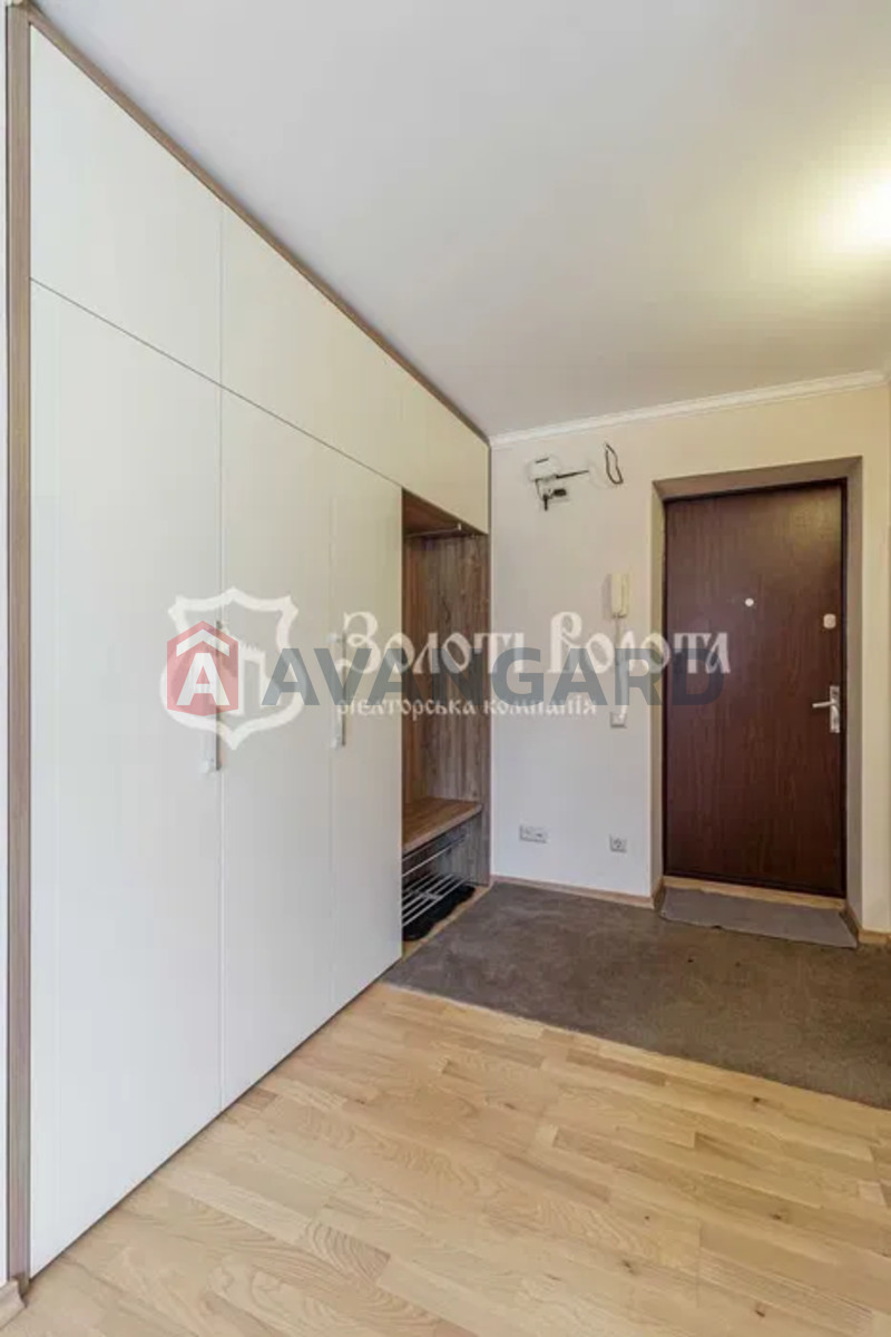 3 ��. ��������, 61/-/19 ��. �., 4/10 ������ ���� 18