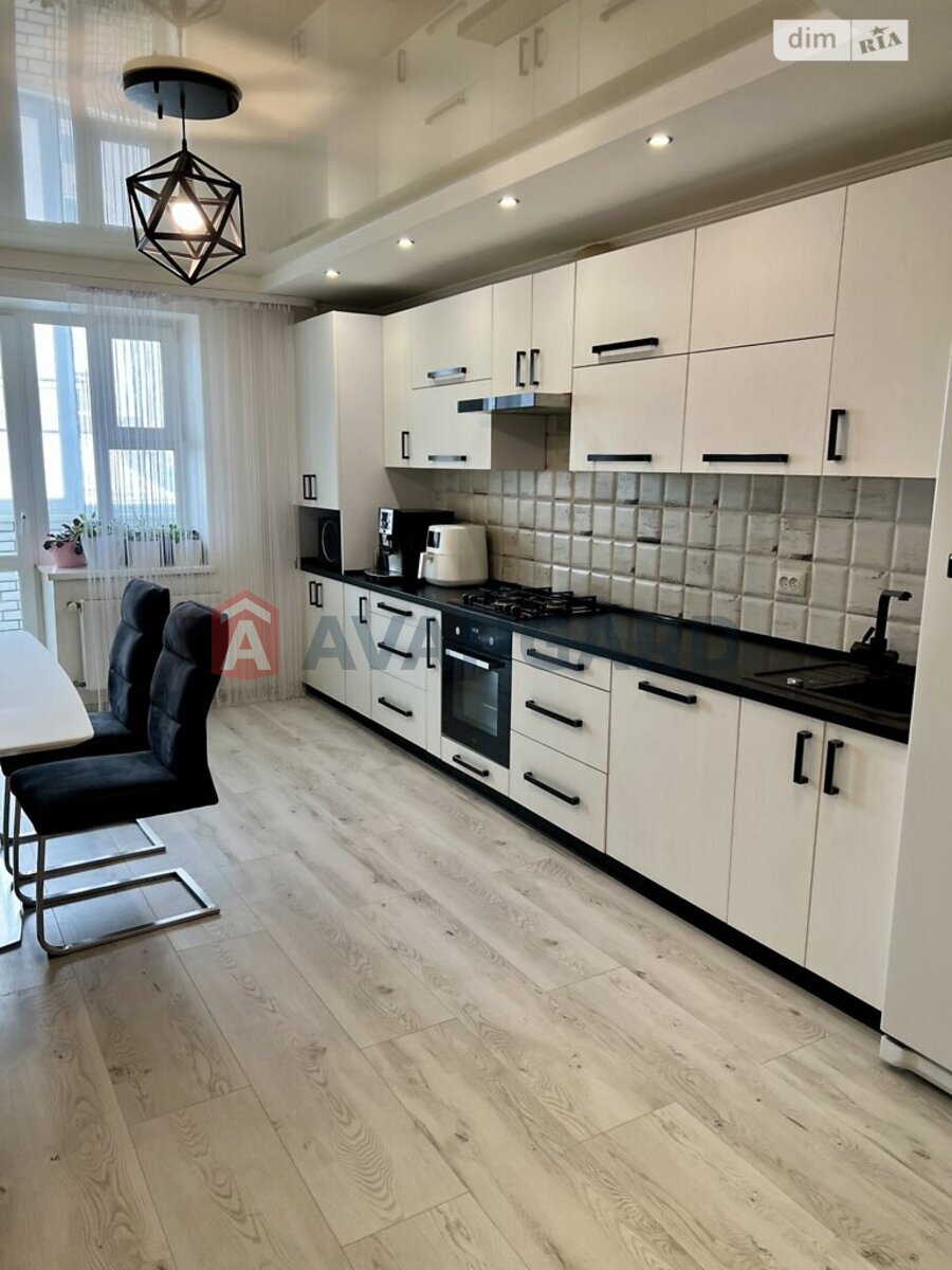 3 ����. ��������, 110/45/18 ��. �., 4/5 ���� ���� 2