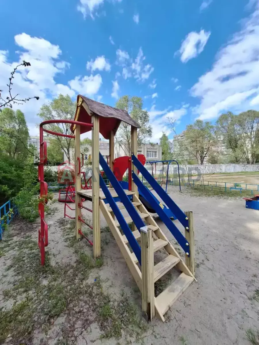 2 ��. ��������, 47/26/8 ��. �., 10/10 ������ ���� 23