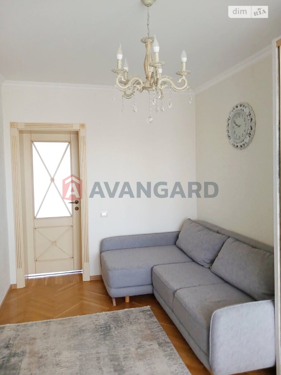 4 ��. ��������, 83/50/10 ��. �., 9/10 ������ ���� 11