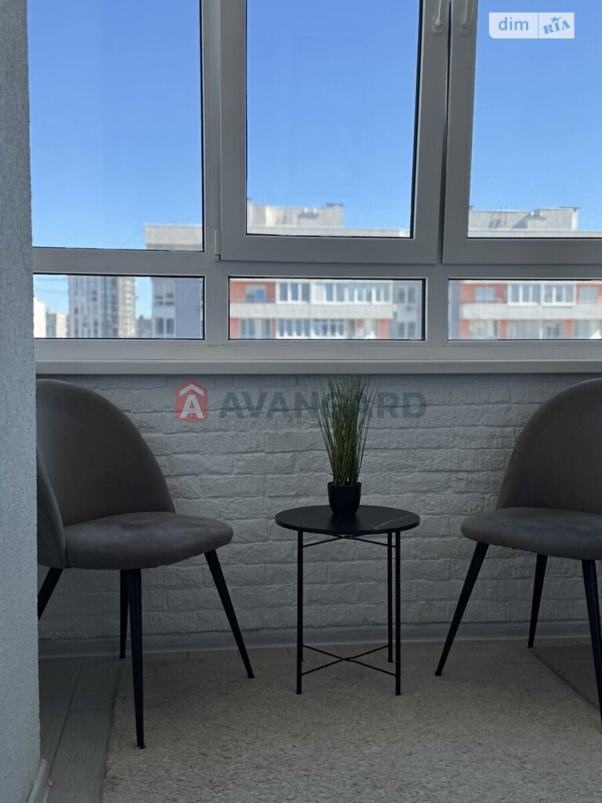 2 ��. ��������, 65/33/11 ��. �., 8/10 ������ ���� 28