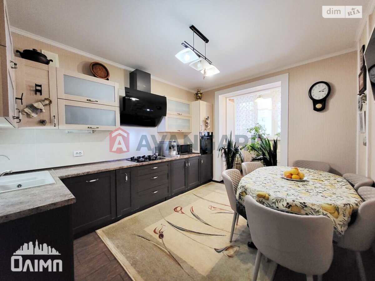 3 ��. ��������, 100/-/- ��. �., 7/9 ������ ���� 1