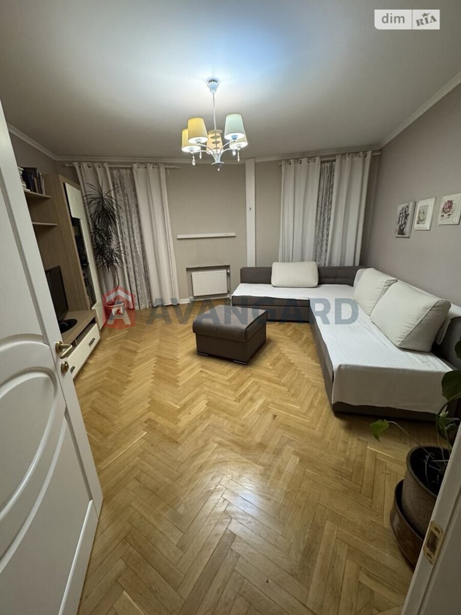 3 ��. ��������, 82/48/10 ��. �., 5/5 ������ ���� 5