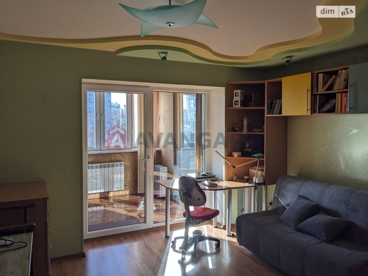 2 ��. ��������, 100/-/- ��. �., 4/5 ������ ���� 17