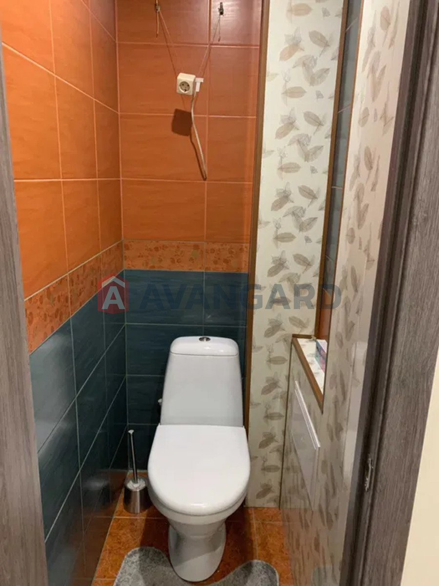 4 ��. ��������, 80/-/9 ��. �., 3/9 ������ ���� 18