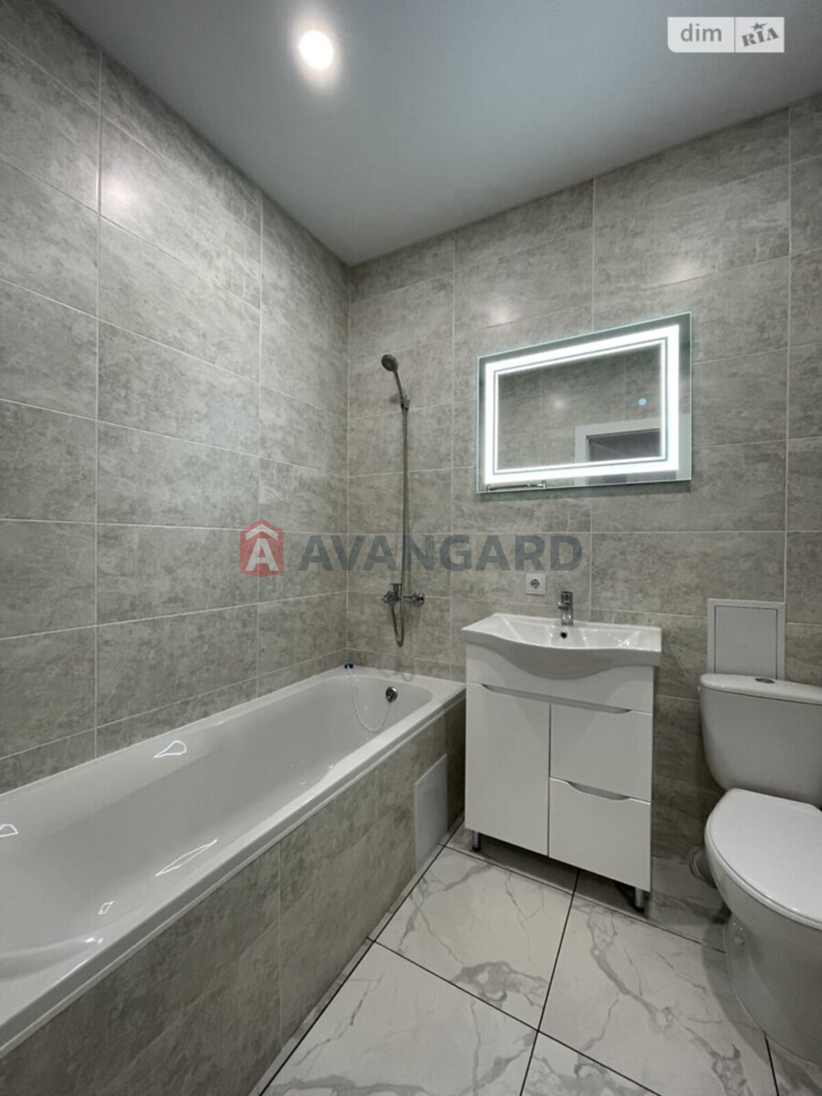 1 ��. ��������, 42/20/13 ��. �., 9/9 ������ ���� 5