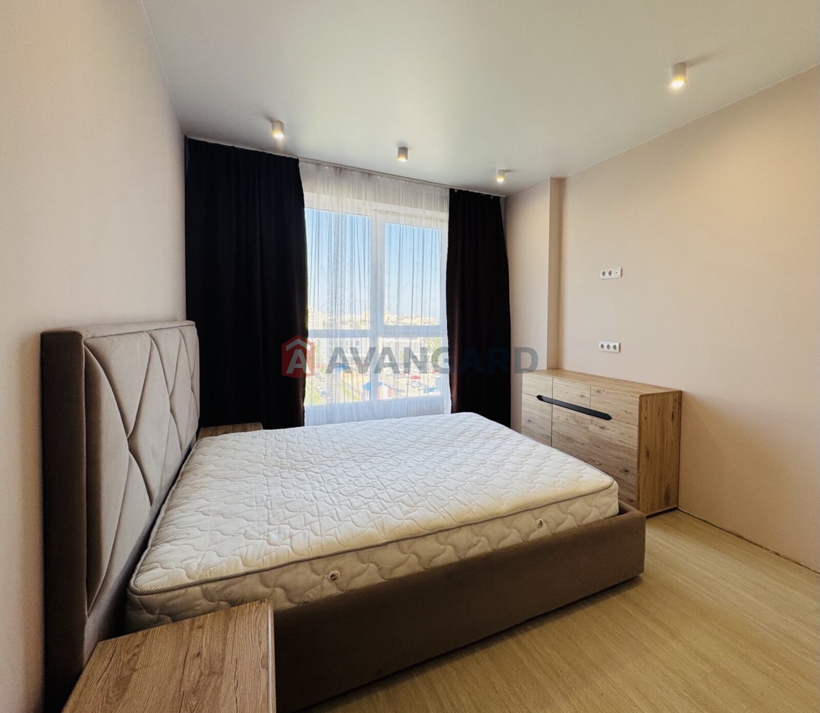 1 ��. ��������, 36/16/10 ��. �., 8/10 ������ ���� 4