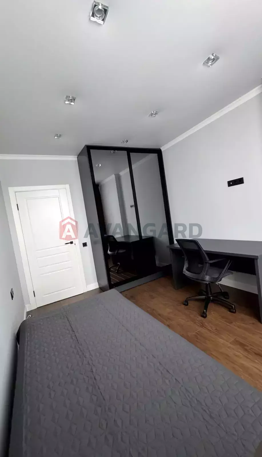 2 ����. ��������, 63/-/21 ��. �., 10/25 ���� ���� 9