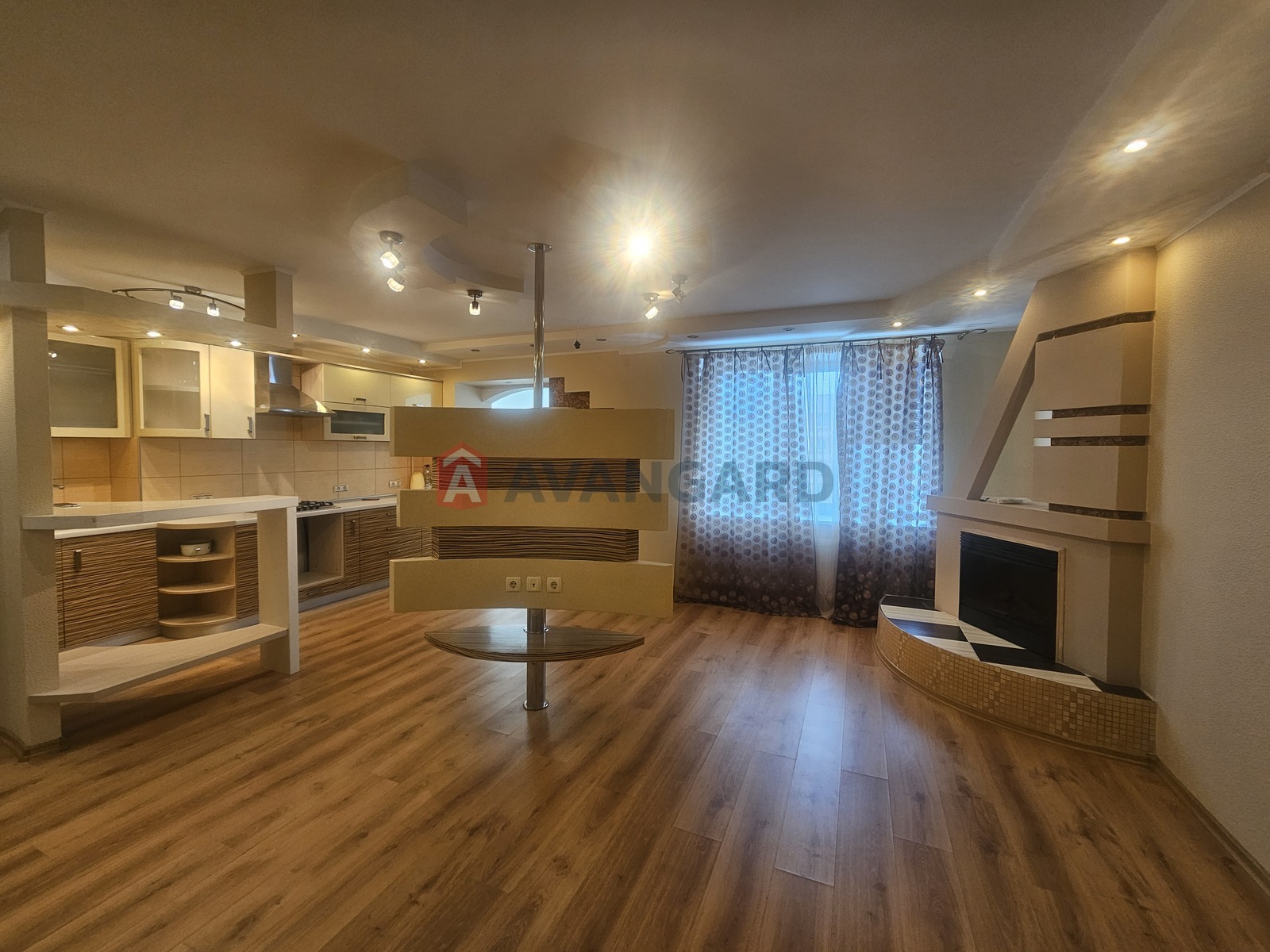 3 ��. ��������, 99/42/34 ��. �., 8/9 ������ ���� 25