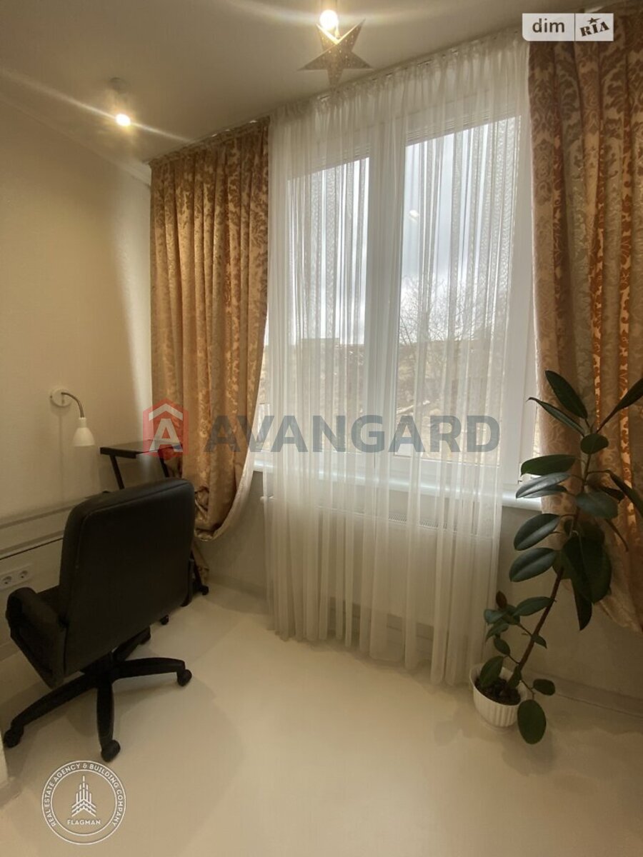 2 ��. ��������, 59/30/20 ��. �., 1/6 ������ ���� 4