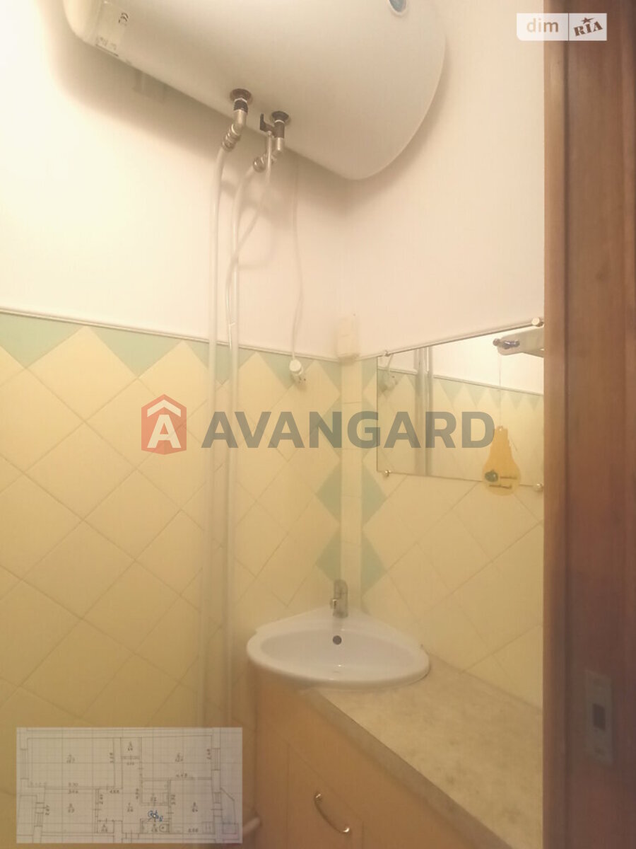 3 ��. ��������, 66/40/8 ��. �., 1/5 ������ ���� 18