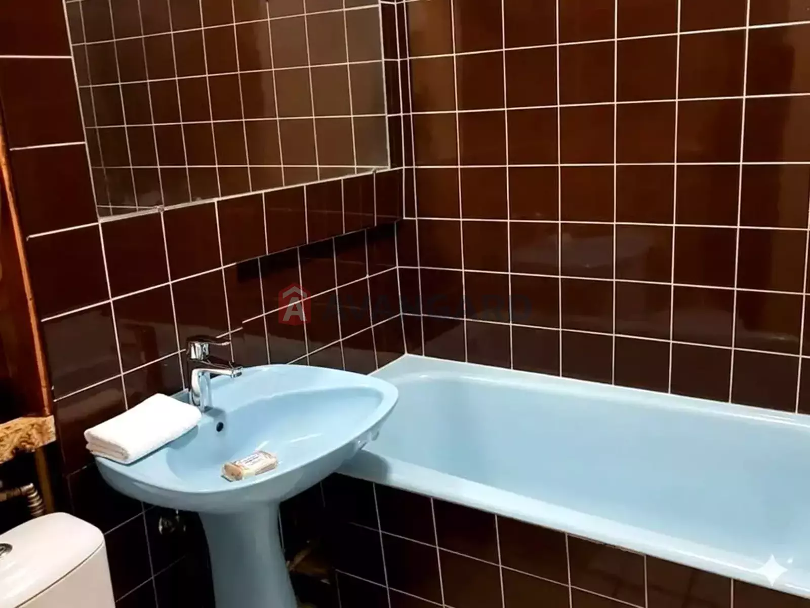 2 ��. ��������, 43,5/28/5,5 ��. �., 3/5 ������ ���� 12